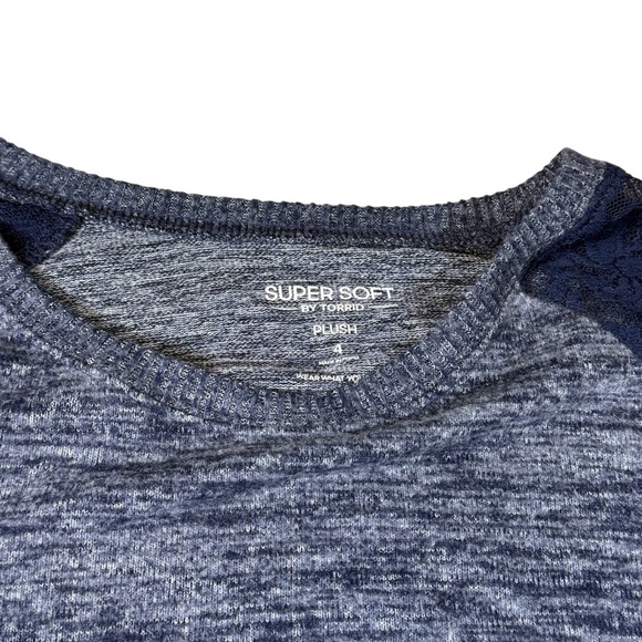 TORRID LONG SLEEVE TOP LACE SLEEVE SHIRT SWEATSHIRT Size 4 NEW With Tags - Picture 2 of 4